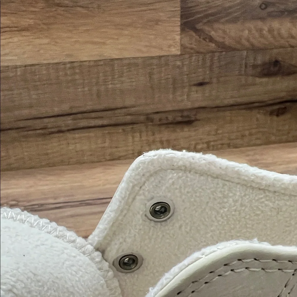 Converse Women's Beige Leather platform Sneakers